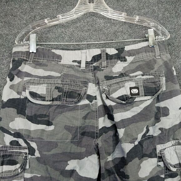 Ecko Unltd Cargo Shorts Mens Size 30 Camo Pockets Belt Loops Gray Black - Picture 8 of 12